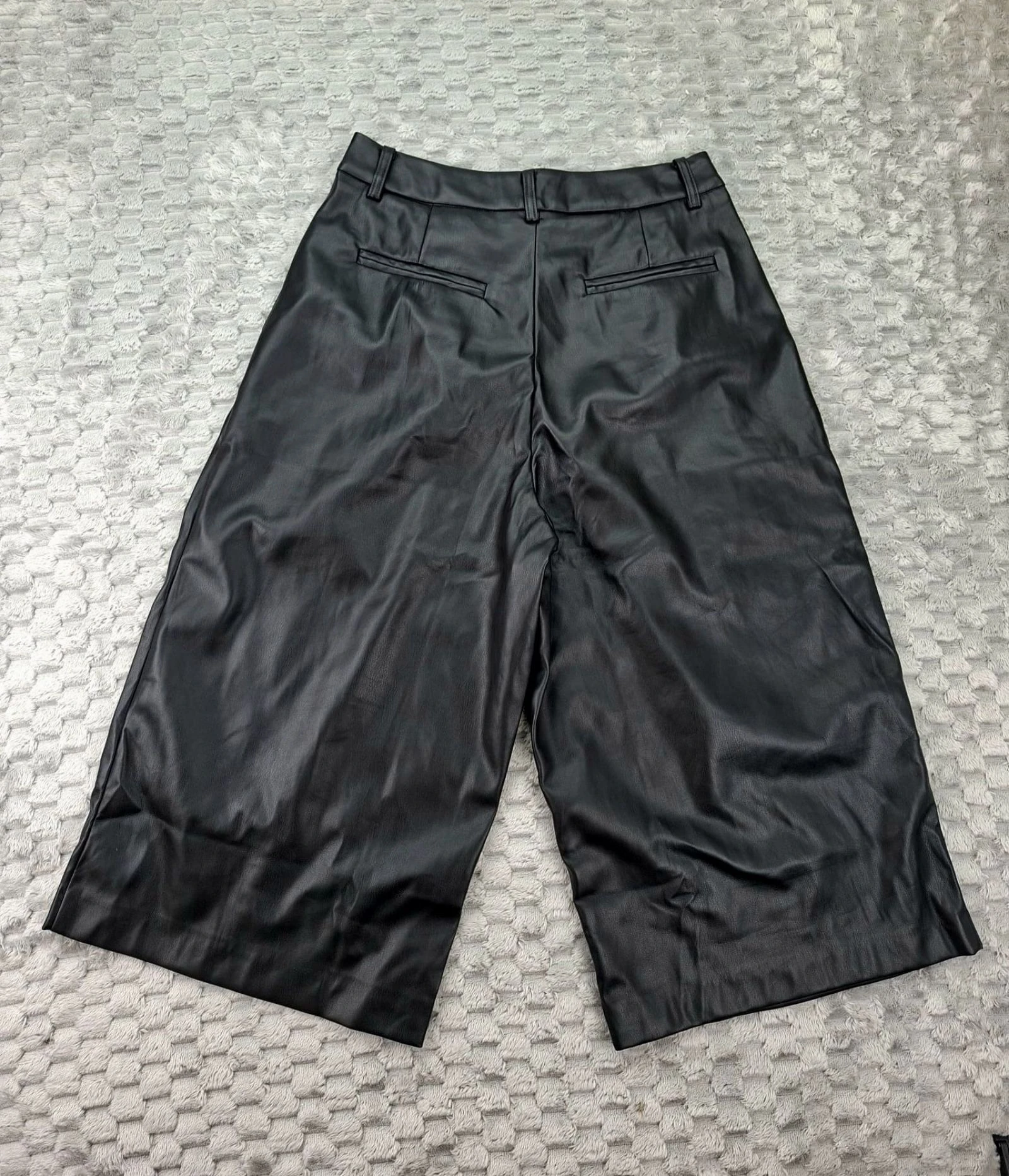 Sweewë Faux Leather Shorts Trousers Black Y2K Retro 2000s Style – photo 5